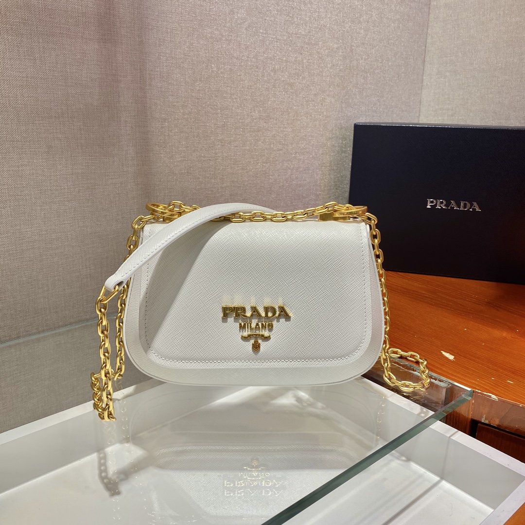 Prada_Saffia